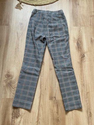 Pantalón cuadros Stradivarius gris