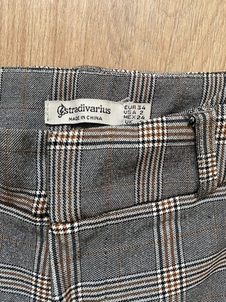 Pantalón cuadros Stradivarius gris