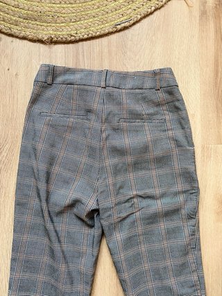 Pantalón cuadros Stradivarius gris