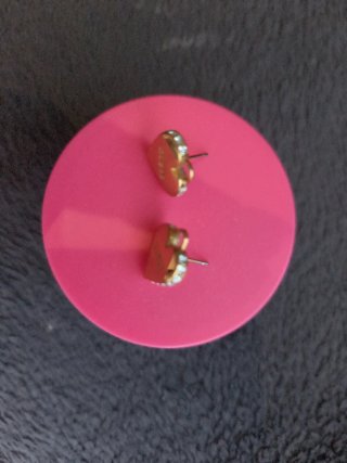 Pendientes Guess Corazón Negro y Dorado
