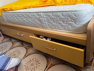 Cama con cajones y colchón