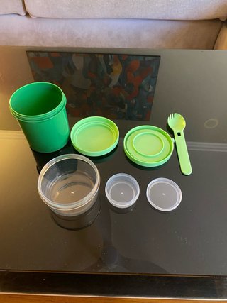 Porta yogur y fruta con cubierto