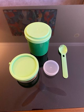 Porta yogur y fruta con cubierto