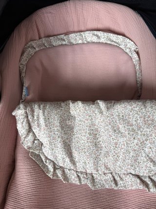 Saco y cubre capazo bebé rosa