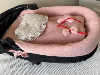Saco y cubre capazo bebé rosa