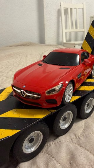 Camión RC Mercedes-Benz Actros + Coche Deportivo