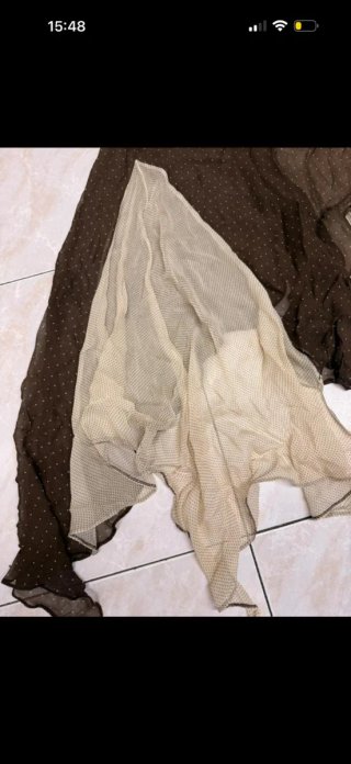 vestido asimétrico de contraste