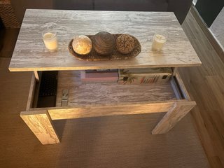 Mesa de salón elevable de madera