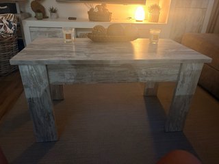 Mesa de salón elevable de madera