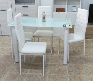 Mesa comedor + 4 sillas Blancas. Cómoda. ¡OFERTA!