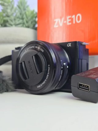 NUEVA Cámara Sony ZV-E10 con objetivo kit 16-50mm.