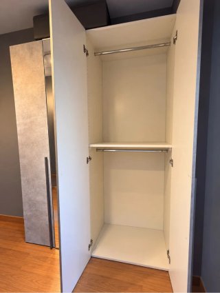 Armario moderno puertas espejo y gris