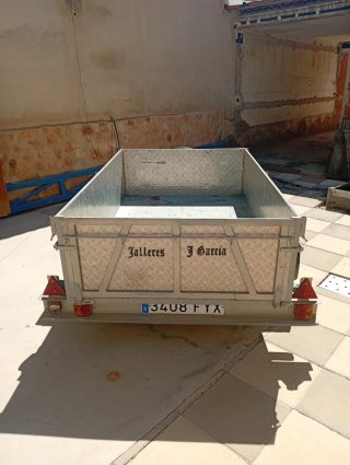 Remolque de coche metálico