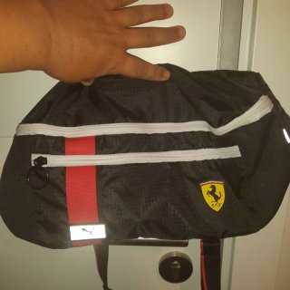 Bolsa Ferrari original de Puma nueva