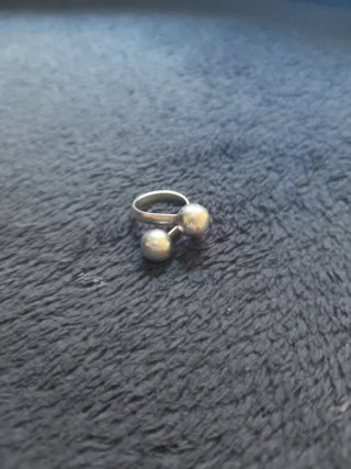 Anillo de plata con dos esferas