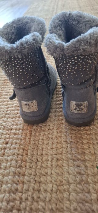 Botines grises talla 34 con brillantes. LIUJO