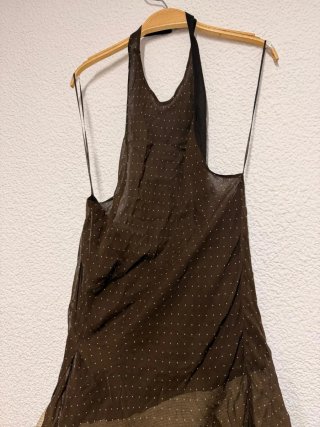 vestido asimétrico de contraste
