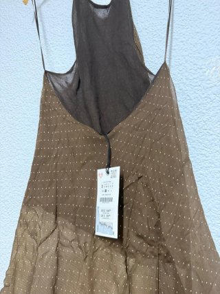 vestido asimétrico de contraste