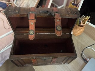 Cofre Antiguo Madera y Cuero