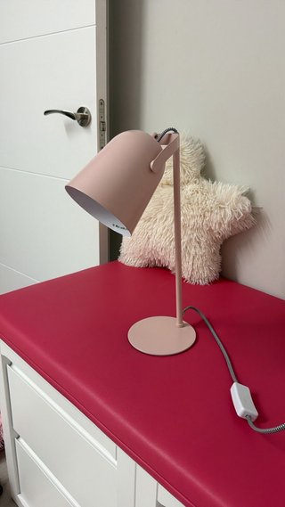 Lámpara de mesa rosa
