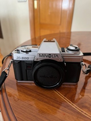 Cámara Minolta X-300 Plata y Negra (CUERPO)