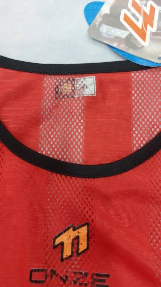 Maglia sportiva ONZE a rete rossa XL