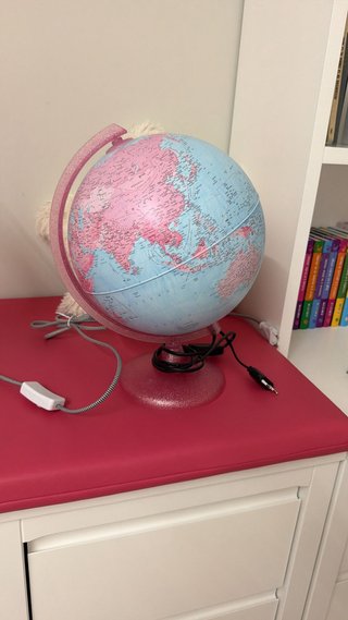 Globo terráqueo con luz