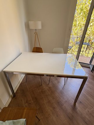 Mesa y 3 Sillas Comedor