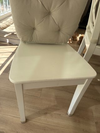 Mesa comedor y 4 sillas con banco