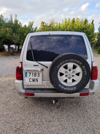 Mitsubishi Montero 2003