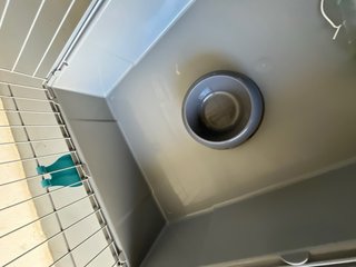 Jaula para conejo azul y gris