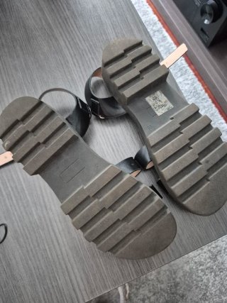 Sandalias negras de tiras piel
