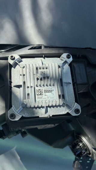 Faro Renault Rafale