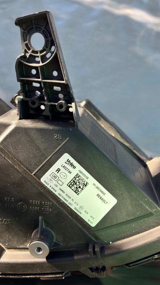 Faro Renault Rafale