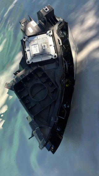 Faro Renault Rafale
