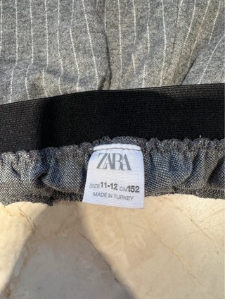 Pantalones grises de rayas
