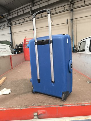 Maleta Samsonite azul con ruedas y asa