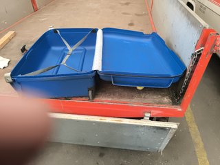 Maleta Samsonite azul con ruedas y asa