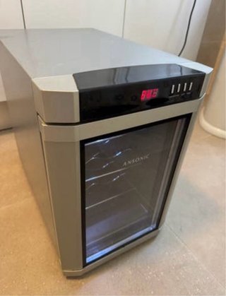 Vinoteca Ansonic Casi Nueva