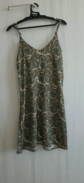 Vestido corto estampado tirantes