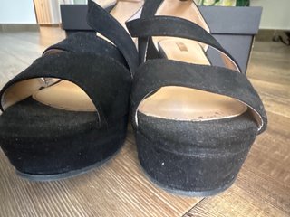Zapatos de tacón negros