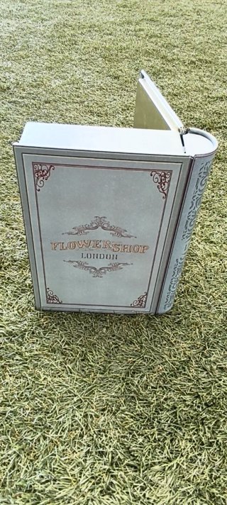 Caja metálica vintage