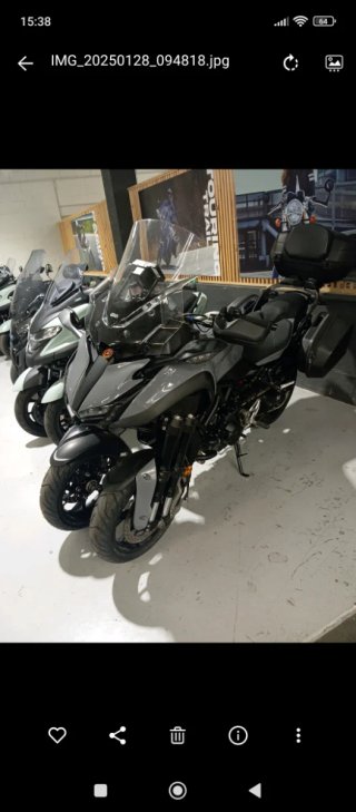Yamaha Niken GT Tricilíndrico 900cc 115CV