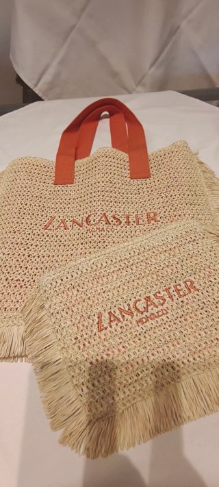Bolsa playa Lancaster y neceser beige