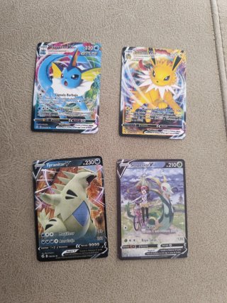 Lote 4 Cartas Pokémon VMAX y V