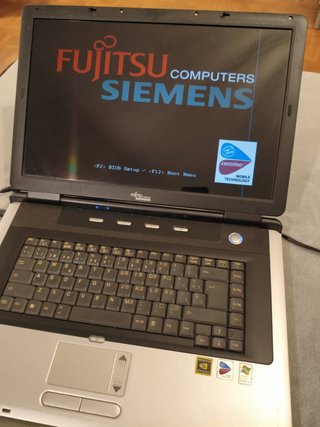 Portátil Fujitsu Amilo M3438G XP