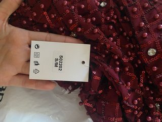 Vestido de fiesta rojo con pedrería