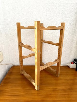 Botellero de madera vertical