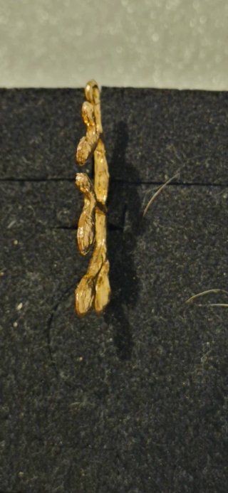 Colgante oro forma de rama