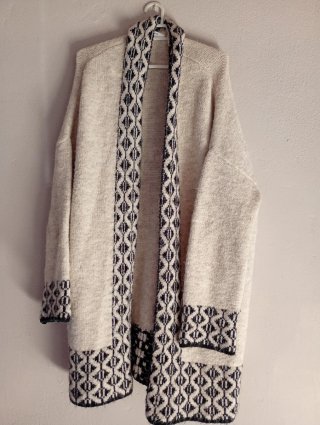 Cárdigan de mujer beige con estampado